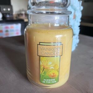 Yankee Candle - Flowers in the Sun - Bright Yellow